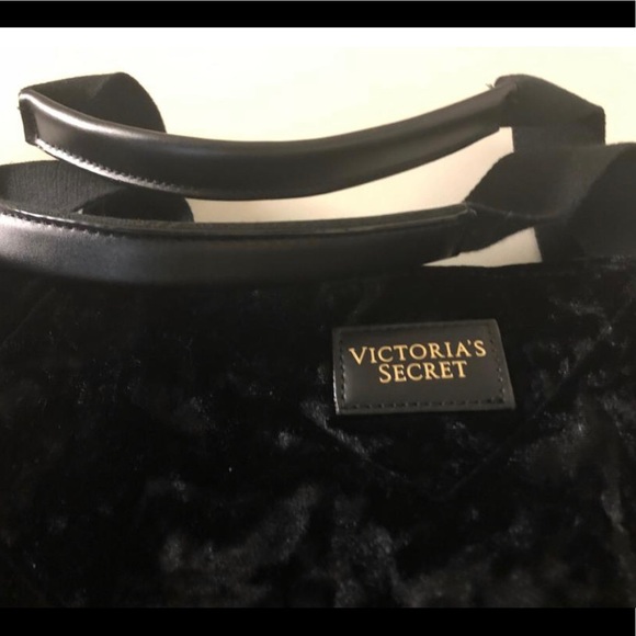 Victorias Secret Chevron Crushed Velvet Tote new without tags quilted - Picture 5 of 8